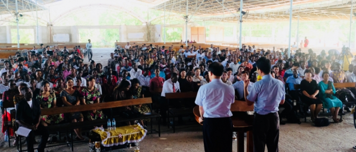 마인드교육을 경청하는 400여명의 WAPO 교회 청년들
