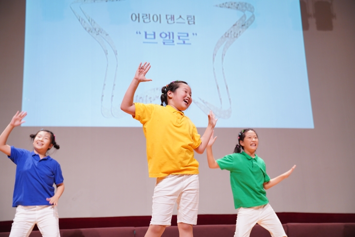 어린이 댄스팀 부엘로의 '비행기'