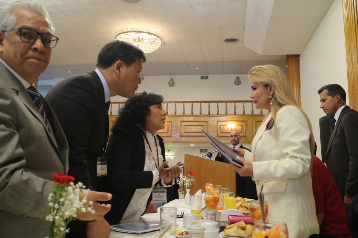 박준현 목사와 헤아니네 아녜즈 차베스 (Jeanine Añez Chávez) 볼리비아 대통령과의 만남