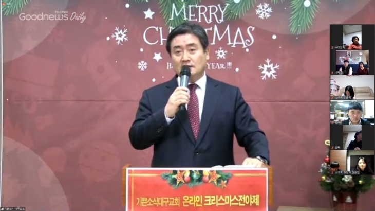 성탄전야예배 메세지를 전하고 있는 김진성 목사