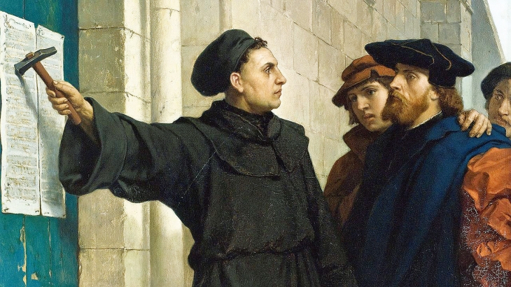 마틴 루터는 비텐베르크 성의 만인성자교회의 문에 95개조 반박문을 걸고 구원은 오직 은혜와 오직 믿음으로 이뤄짐을 밝혔다.