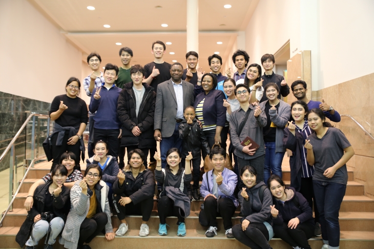 나이지리아 공사 가족들과 일본 단기 선교사들