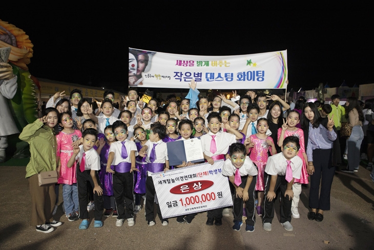 2019 안동국제탈춤페스티벌 세계탈놀이경연대회 단체 학생부 은상을 수상한 작은별팀