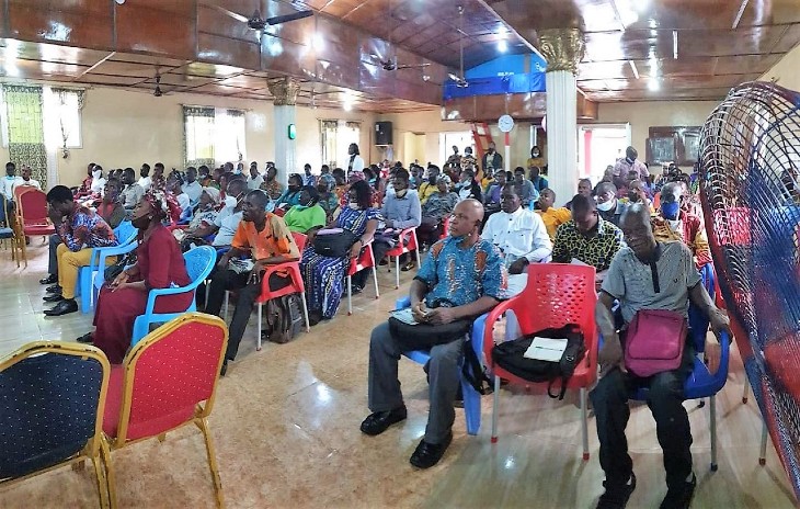 라이베리아에서는 그리스도 경기장 교회에서 이민국 직원, 교목들과 일반목회자 등 160여명이 모여 컨퍼런스에 참석했다