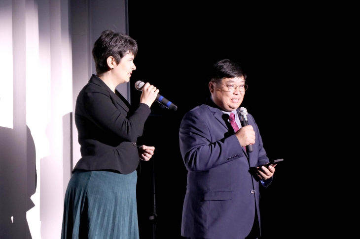 김진수 선교사(오른쪽)